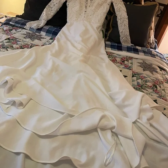 TK DELANEY WEDDING Long Sleeve Lace Dress in size 12 - Picture 9 of 16